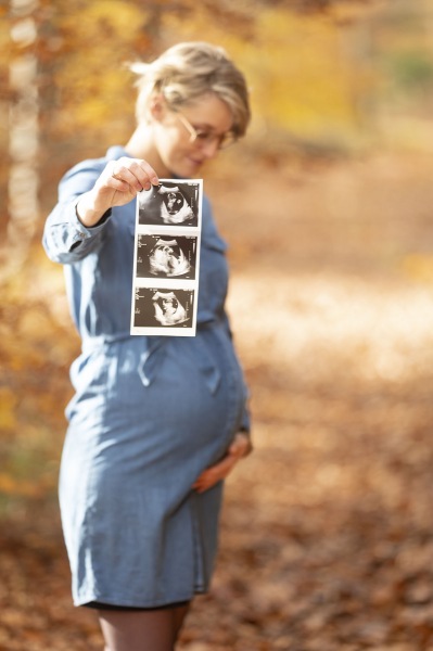 Babybauch-Outdoor-Babybelly-Traunstein-Chiemgau-Partnerfotos-002